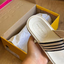 Sandália Moleca Tiras Grossa com Pequeno Detalhe Dourado 5525.109